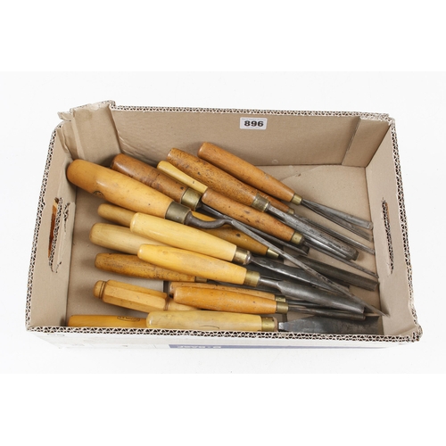 896 - 19 gouges with boxwood handles G+