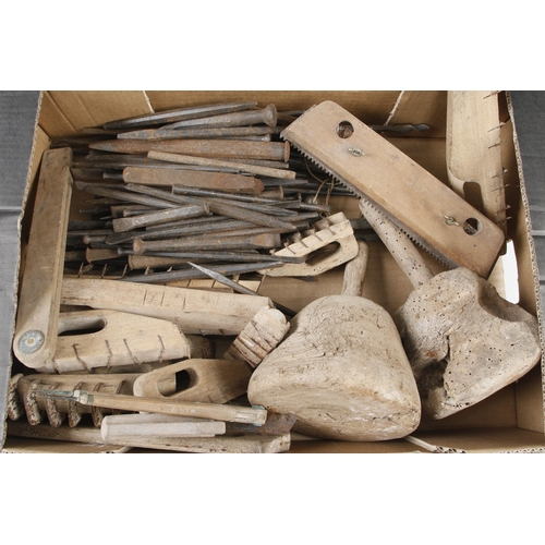 928 - A kit of stonemason's tools comprising mallets, floats and numerous chisels G