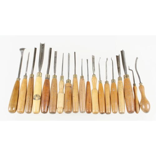 97 - 20 carving tools with boxwood handles G++