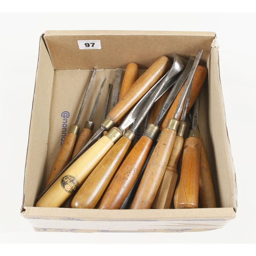 97 - 20 carving tools with boxwood handles G++