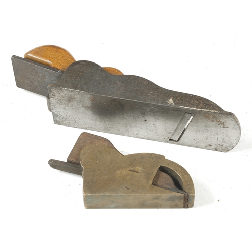 270 - A skew mouth iron chariot plane and a brass bullnose requiring new wedge G