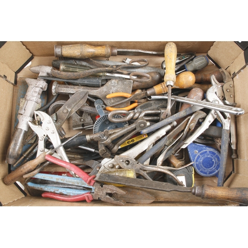 913 - A box of tools G