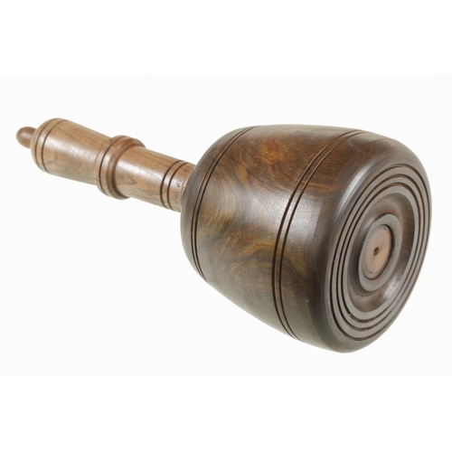 185 - A figured lignum carving mallet with mahogany handle G++