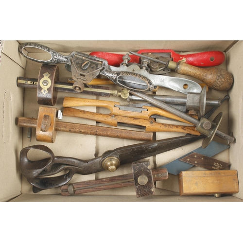 262 - A box of tools G