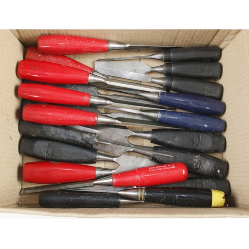 293 - 30 chisels by STANLEY, FOOTPRINT, SANDVIK etc G+