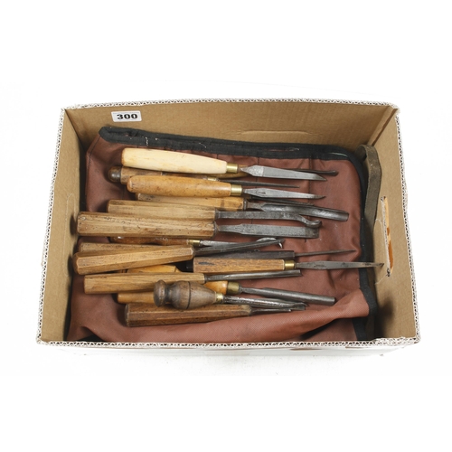 300 - A roll of 18 carving tools G+