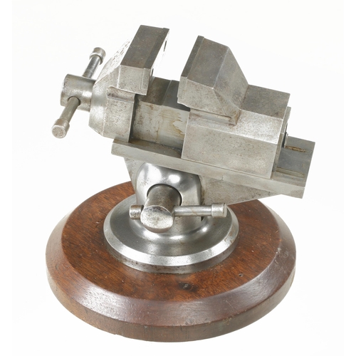 554 - A polished adjustable vice with 2 1/2