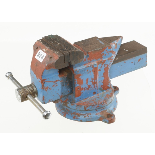 574 - An adjustable swivel vice with 4