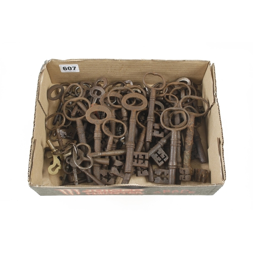 607 - 80 old keys, some rust G-