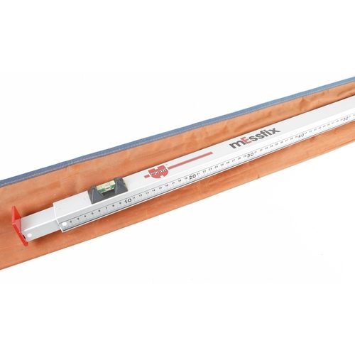 693 - A MESSFIX telescopic 5m internal measure in orig case (new price £200) G++