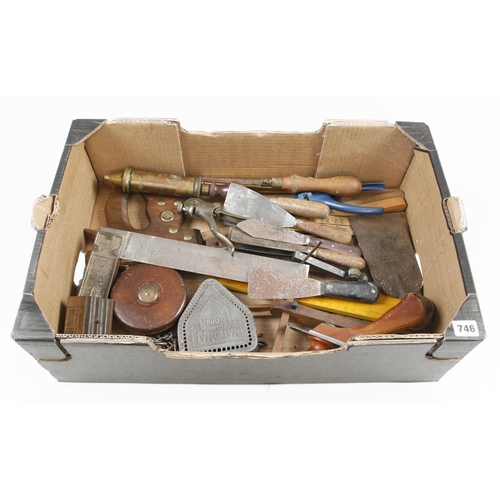 746 - A box of tools G