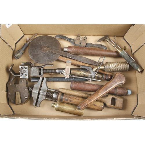 9 - A box of tools G