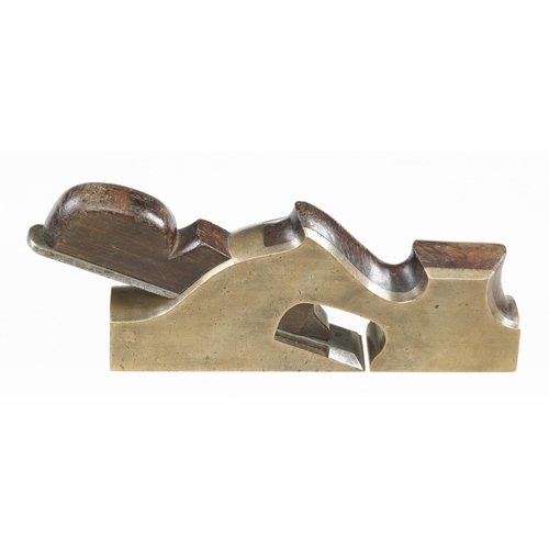 964 - A shapely brass shoulder plane 7 1/2