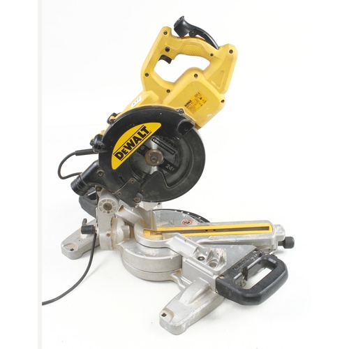 117 - A DEWALT single-bevel sliding compound mitre saw 240v Pat tested Not for Export