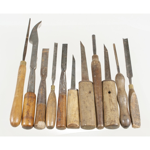 11 chisels and gouges G