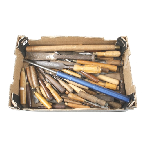 Quantity of chisels and gouges G