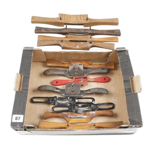 Five metal and 8 wood spokeshaves G