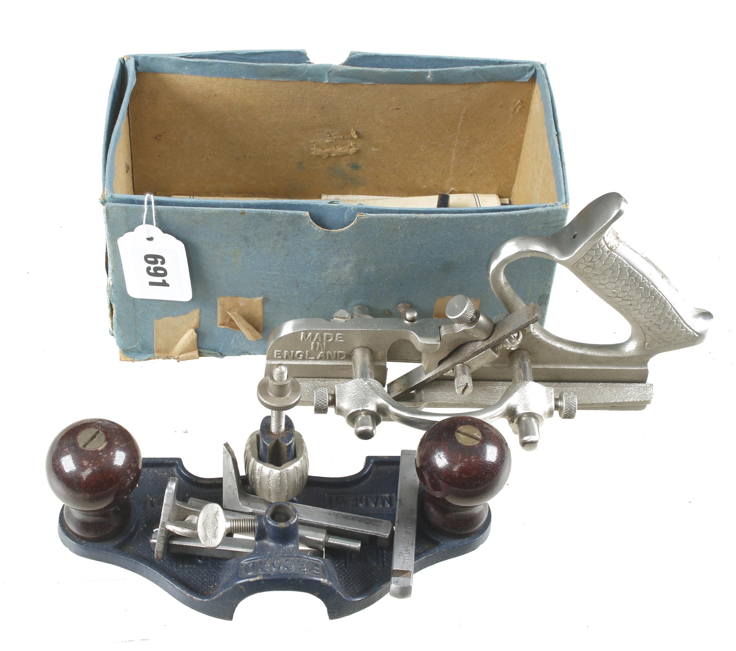 A RECORD 071 router in orig box and a No 044 plough G+
