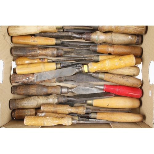 40 chisels and gouges G