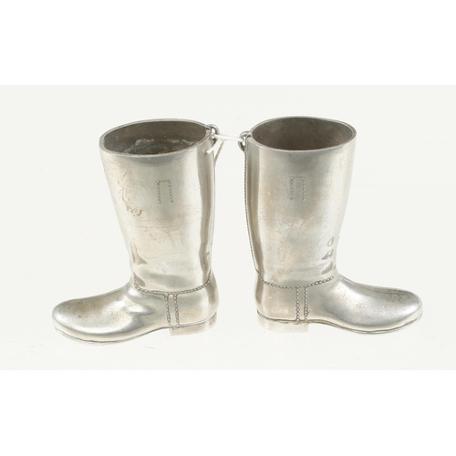 43 - A pair of 3 1/2