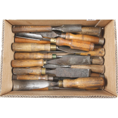 25 chisels and gouges G+