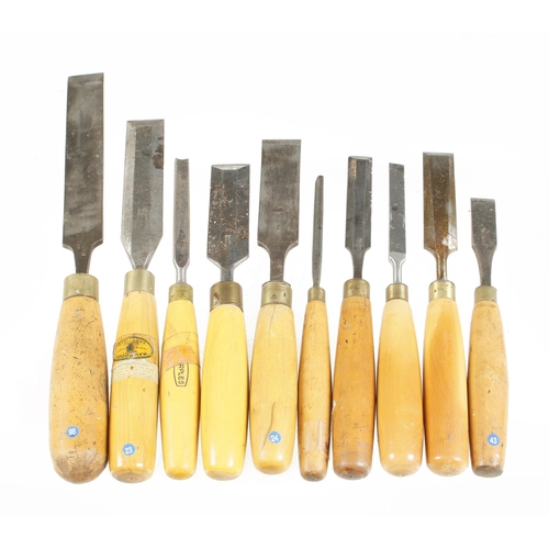 37 - Ten chisels and gouges with boxwood handles G+