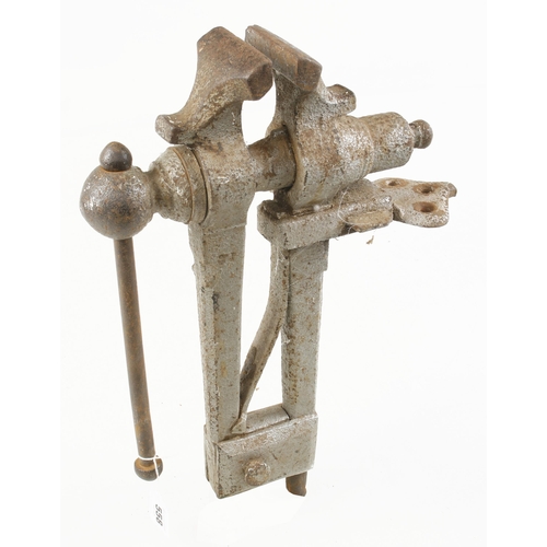 A heavy duty blacksmith's vice G Not for mailing