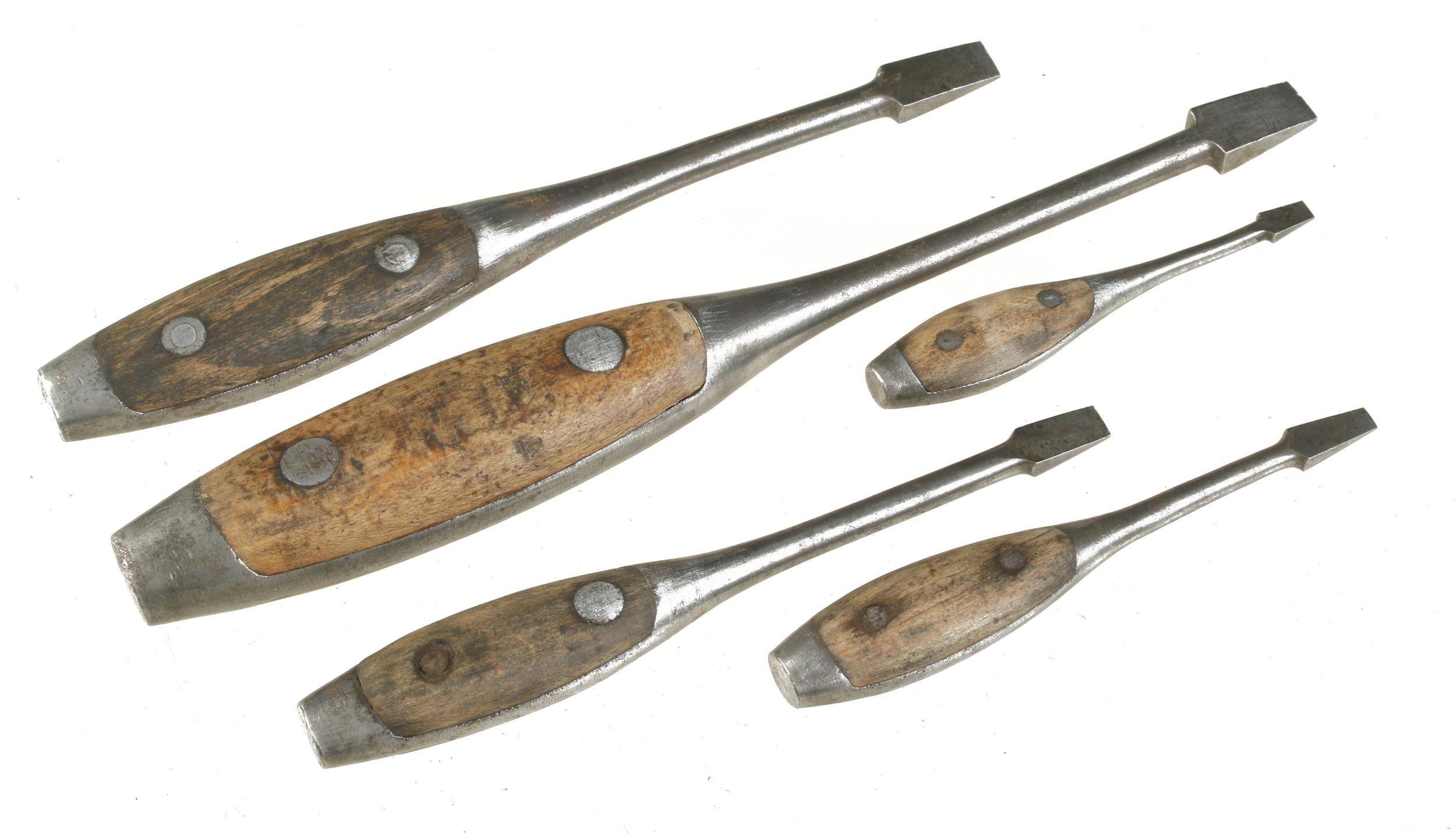 A graduated set of 5 Perfect Pattern screwdrivers 4