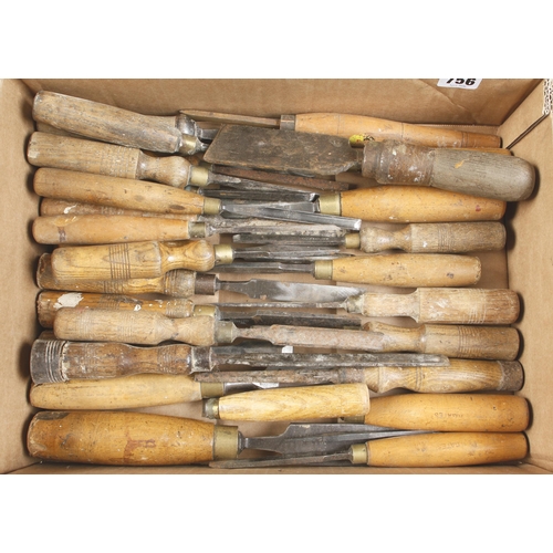 35 chisels and gouges G