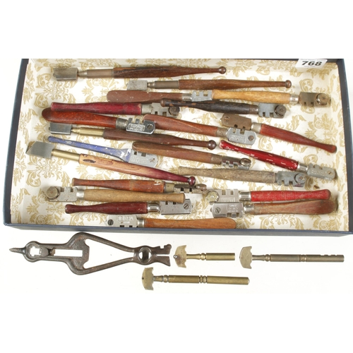 25 glass cutters G+