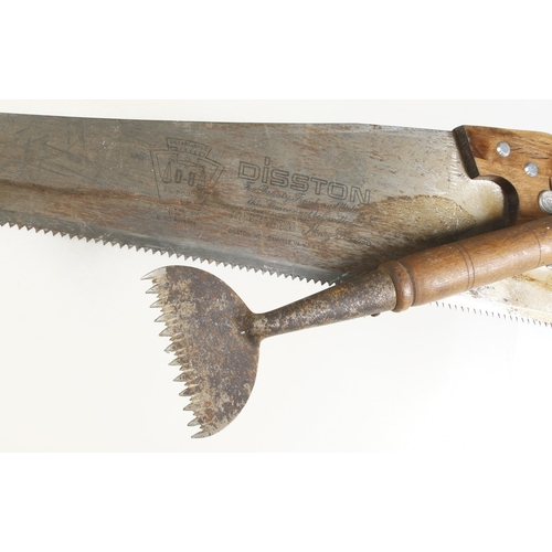5 - A little used DISSTON D8 hand saw and a carpet stretcher G+