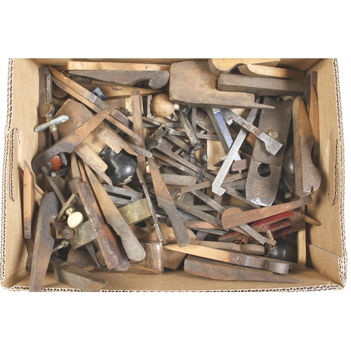 29 - Quantity of spare irons, wedges etc G