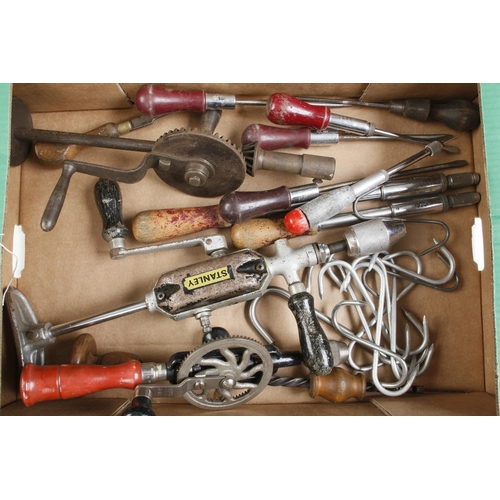 56 - Two handsaws, 6 ratchet screwdrivers and an archimedean drill G+