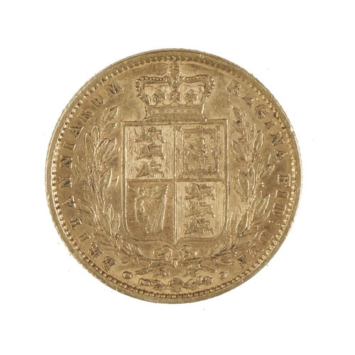 7 - An 1862 gold sovereign 7.94 grams total weight