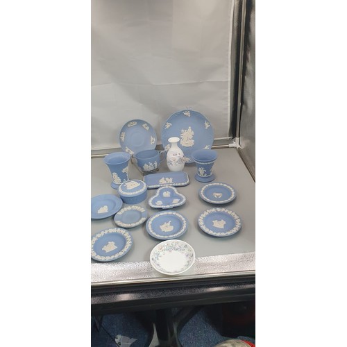 225 - Wedgewood x14 to include Lidded Dish, Trays, Pin Dish, Vases etc.