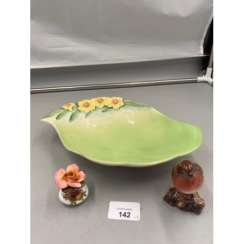 142 - Beswick Robin a/f, Royal Albert Old Country Roses Ornamental Flower Bouquet and A Beswick Sweet Dish... 