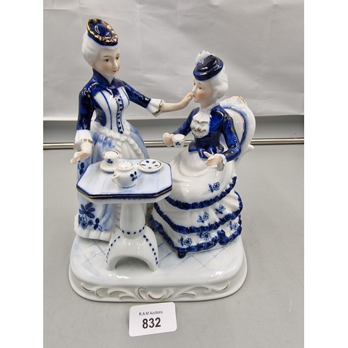 832 - Blue and White Leonardo Figure 