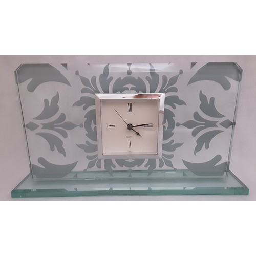 1010 - Glass Quartz Mantle Clock w/o