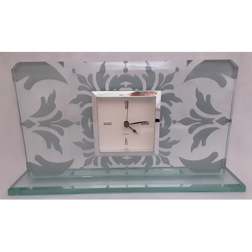 1010 - Glass Quartz Mantle Clock w/o