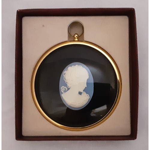 1011 - Miniature Oval Cameo Plaque By Peter Bates 7.5cm