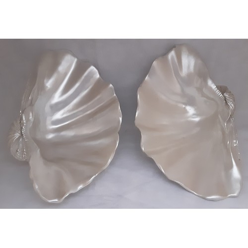 1018 - 2 Lustre Shell Dishes 36cmx25cm RRP £50 New