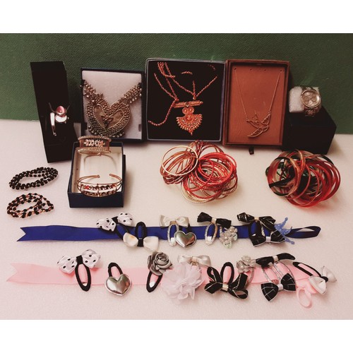 1001 - Selection Of Costume Jewellery.