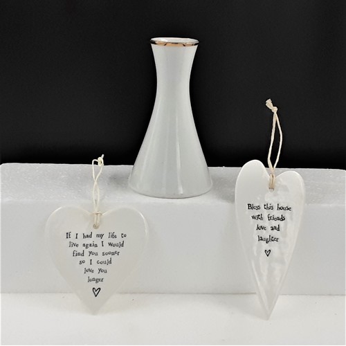 907 - 2 x Ceramic Hanging Hearts - Bless This House & If I had my life to live again + Bud Vase