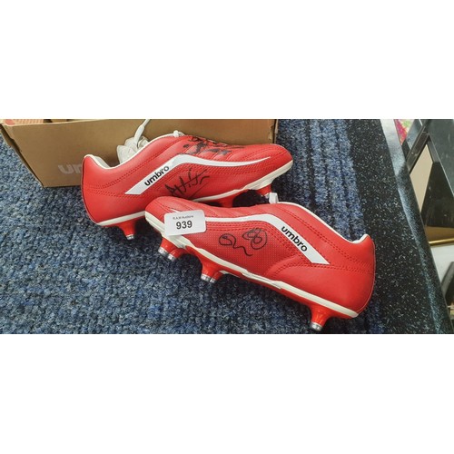 939 - Hand Signed Umbro Football Boots Signed By Sean Wright Philips and James Milne (Size 2)