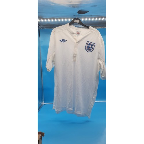 1092 - England 3 Lions Size 44 Unsigned