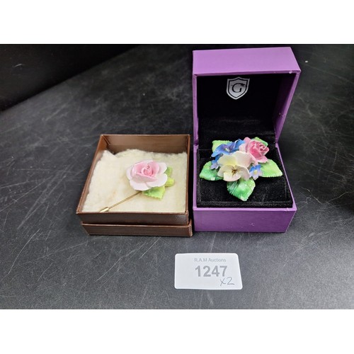 1247 - 2x vintage boxed 1x brooch,1x pin one is A/F