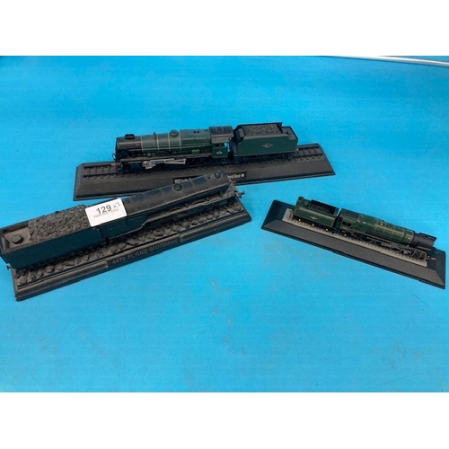 129 - 3x models of steam locomotives on plinths