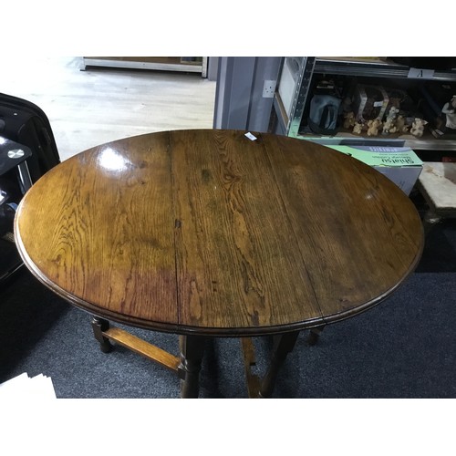 34 - Vintage Oak Gate Legged Leaf Oval Table