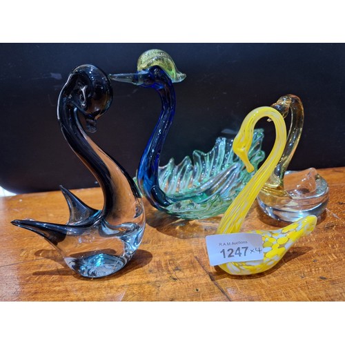 1247 - Murano Glass Swans x4