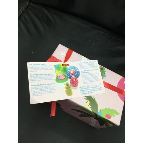 391 - Ready Gift Wrapped Bath Bomb Set